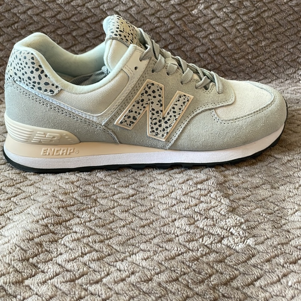 New Balance 574 cheetah print size 8